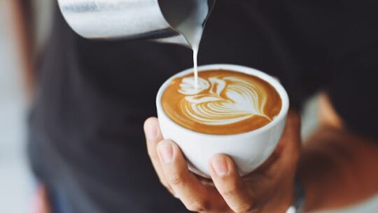 Le café, une excellente boisson chaude ou glacée de la journée