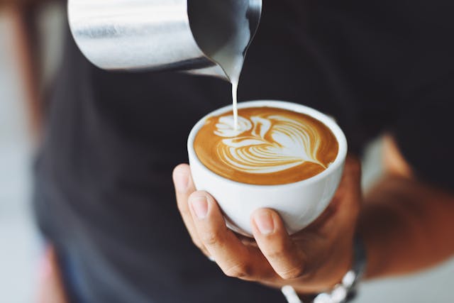 Le café, une excellente boisson chaude ou glacée de la journée